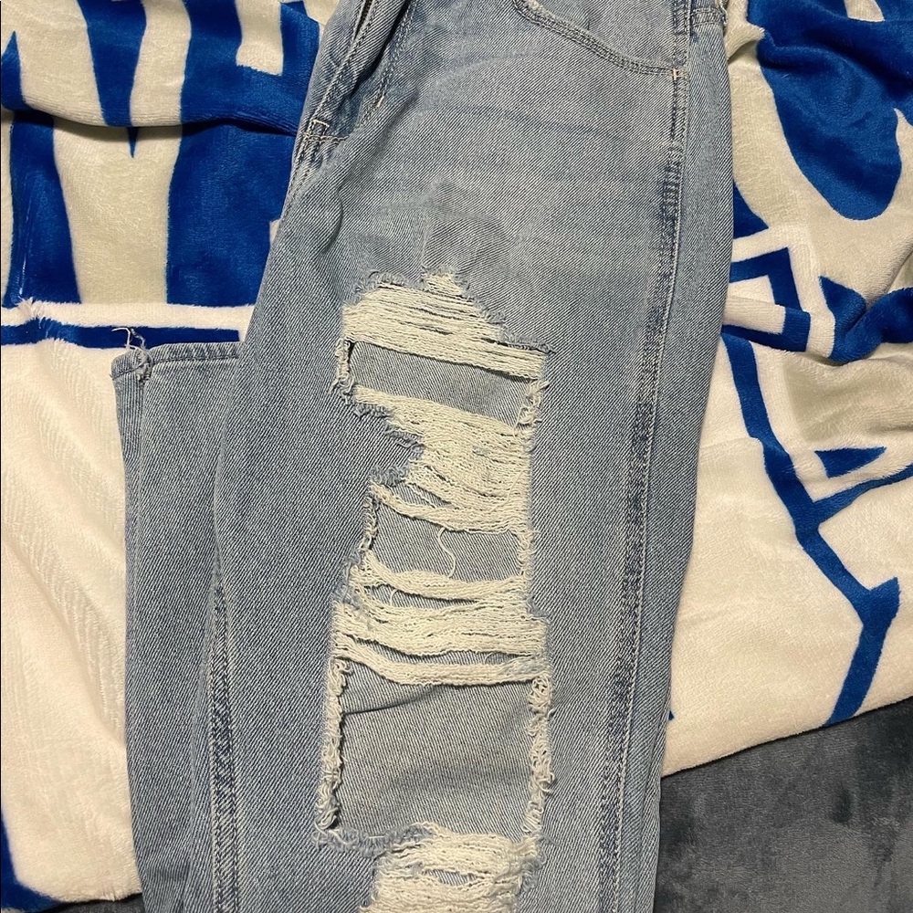 Hollister High Rise Mom Jeans, never worn